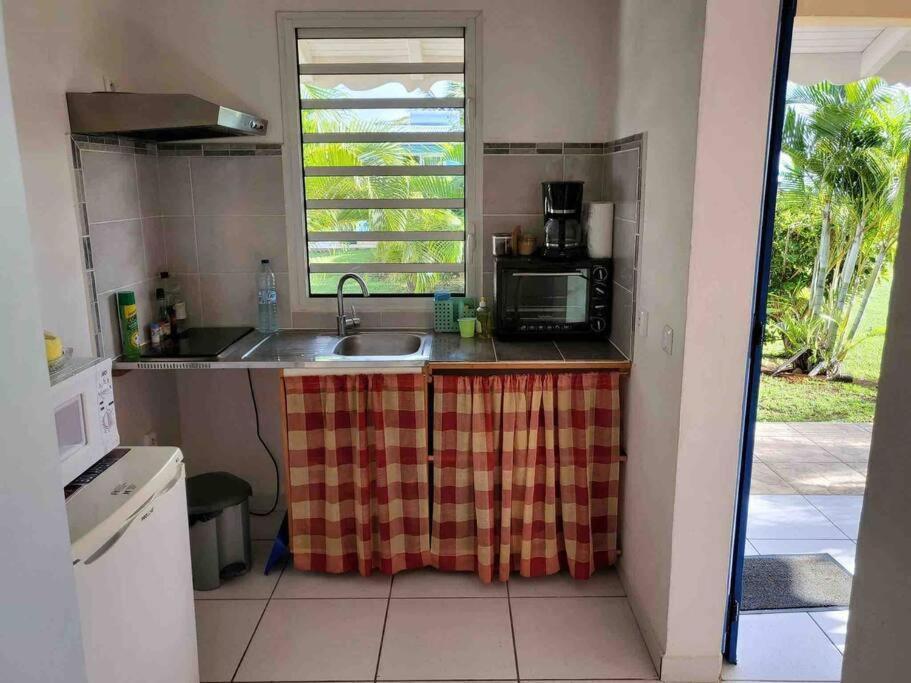 Bel Appartement T2 Avec Vue Sur Palmier Et Mer Sainte-Rose Esterno foto